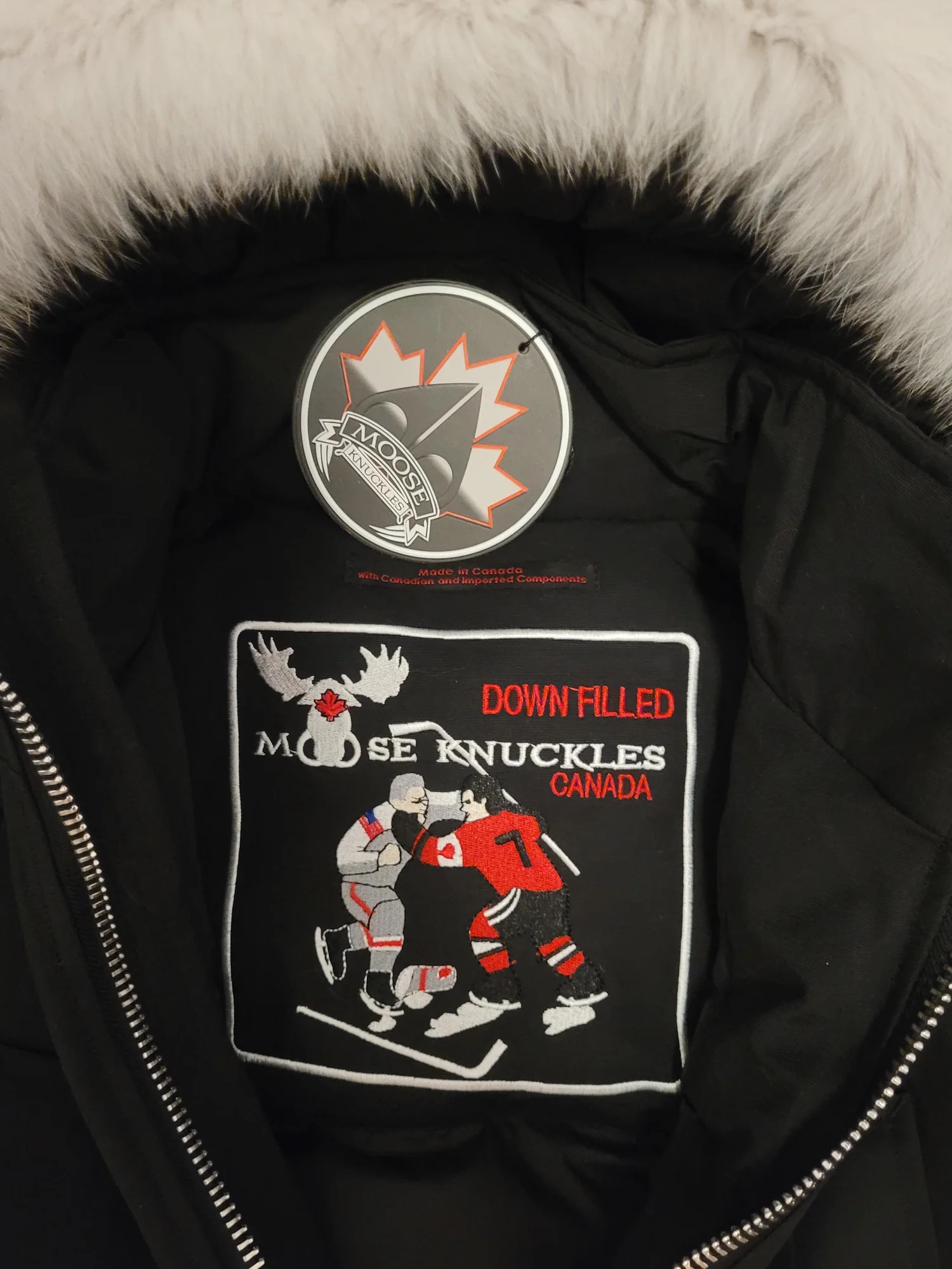 Etiquettes intérieures et doublure du bomber.