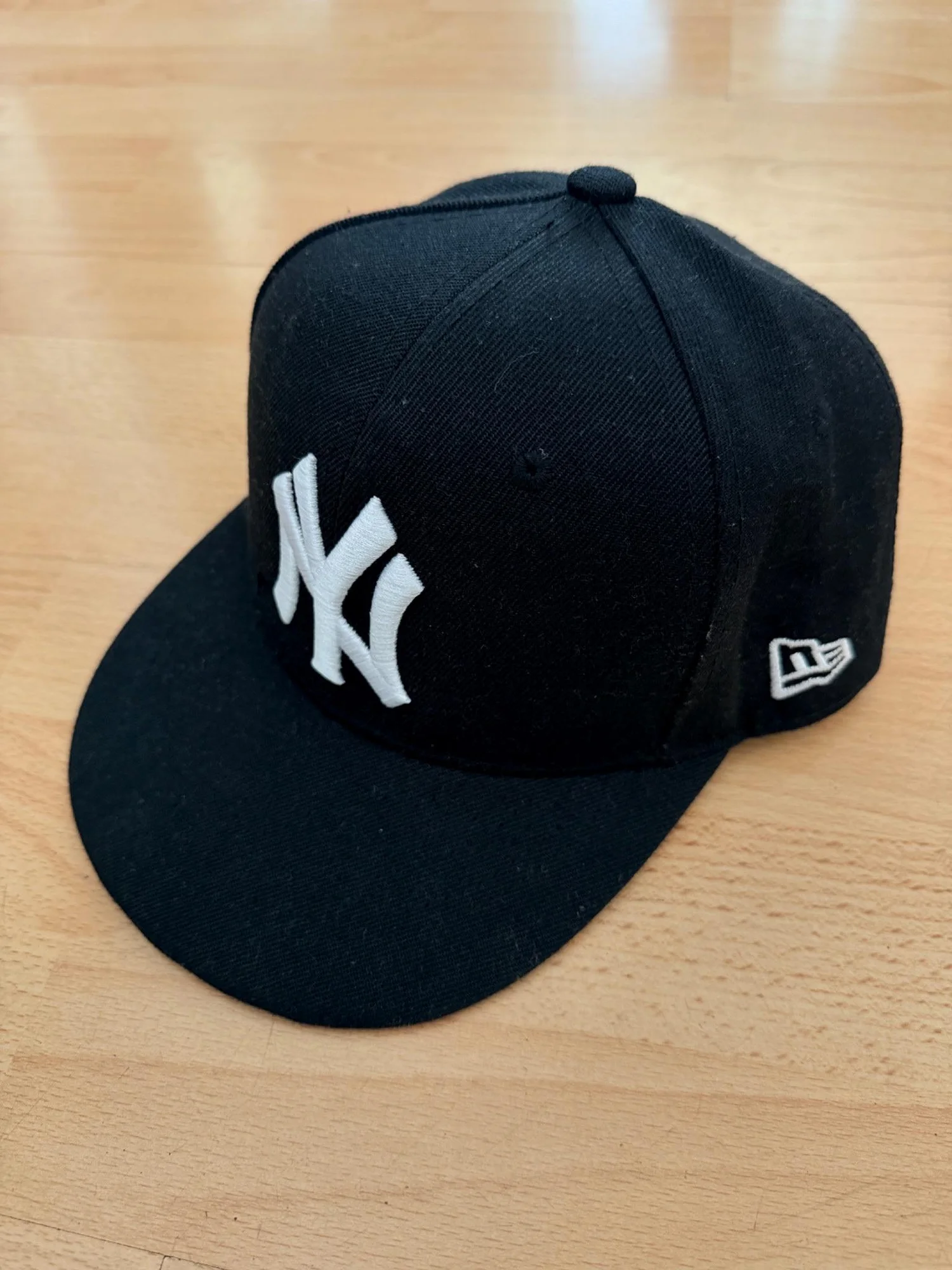 Gorra NY negra.